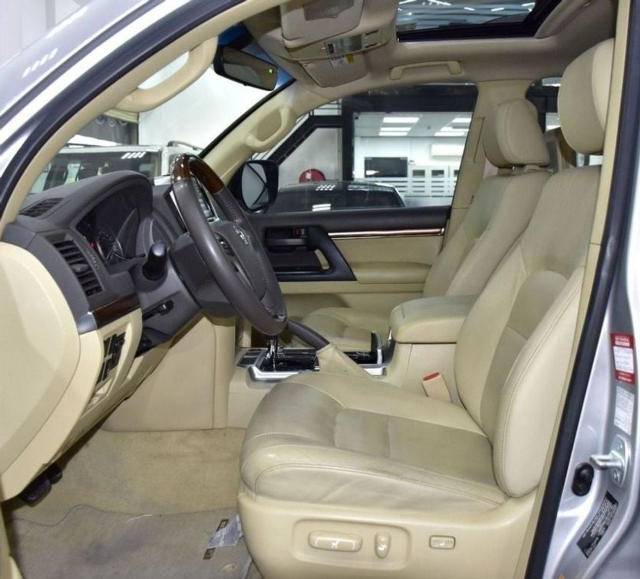 تويوتا لاند كروزر EXCELLENT DEAL for our Toyota Land Cruiser GXR ( 2016 Model ) in Silver Color GCC Specs