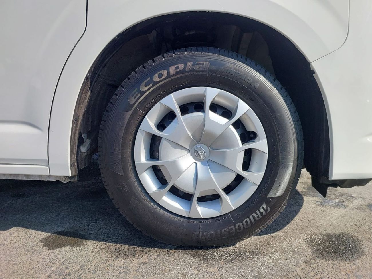 Toyota Hiace (RAMADAN OFFER) TOYOTA HIACE  VAN RHD 2025 MODEL 2.8 L DIESEL AUTOMATIC(PM80832)