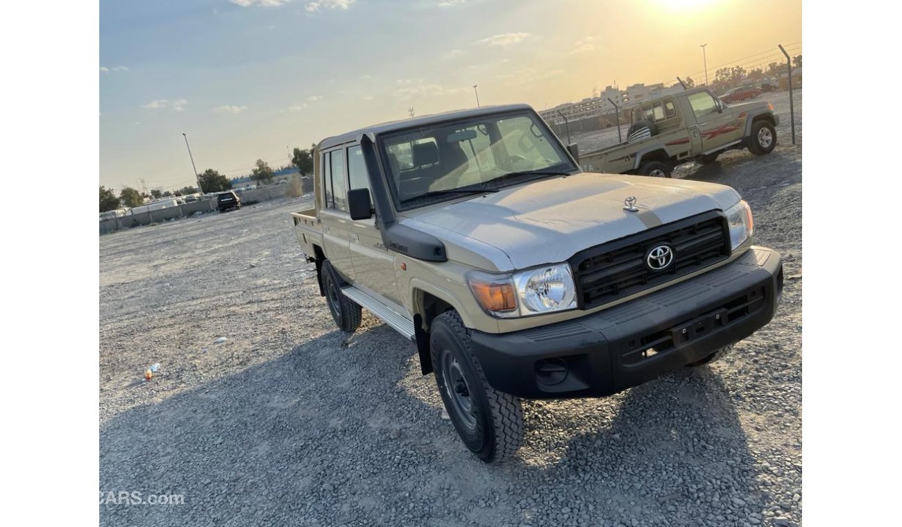 Toyota Land Cruiser Pickup 4.0L DOUBLE CABIN 2021 PETROL  WITH DIFF LOCK AND POWER WINDOWS ONLY FOR EXPORT