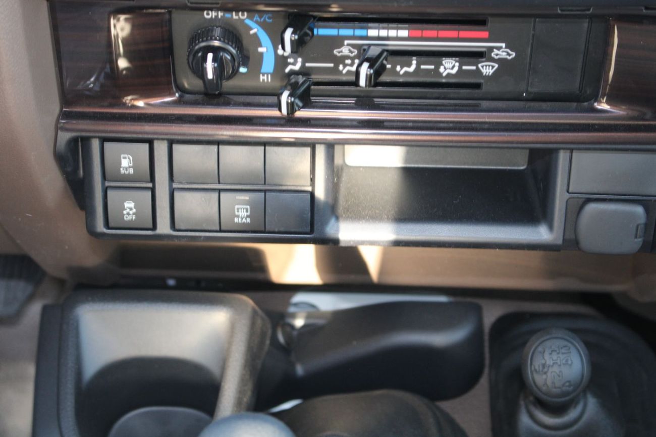 تويوتا لاند كروزر 70 TOYOTA LANDCRUISER 78 2.8L DIESEL GRADE E MANUAL