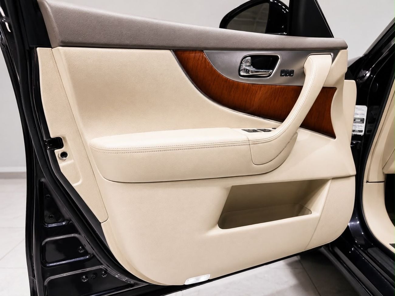 Infiniti QX70 EXCELLENCE