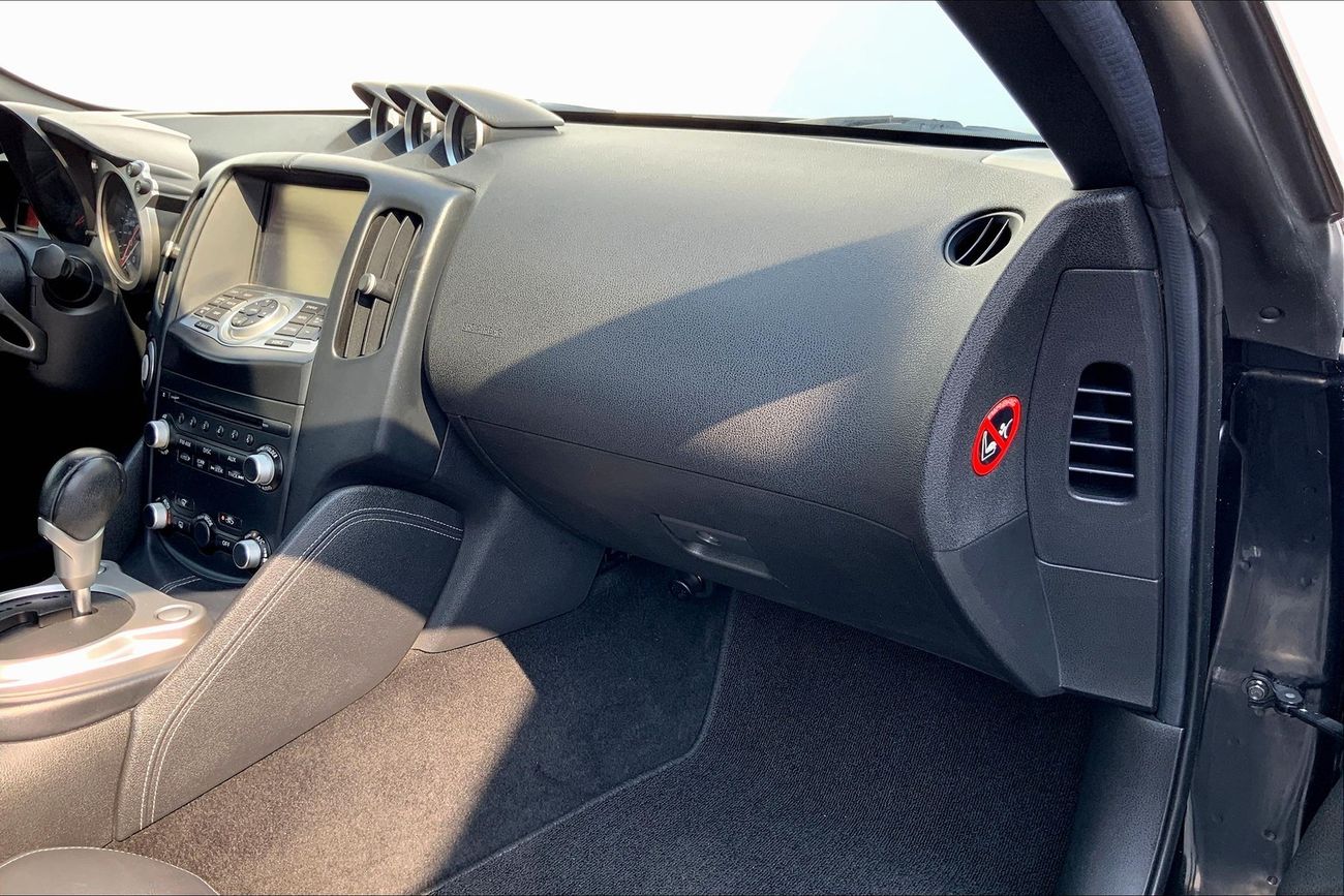 نيسان 370Z Standard