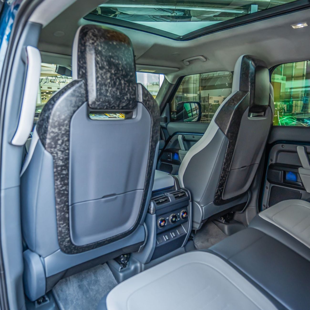 Land Rover Defender 110 OCTA EDITION ONE P635