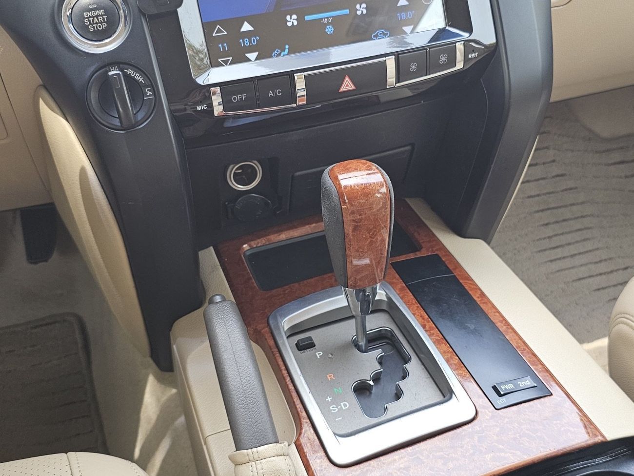 Toyota Land Cruiser GXR+ 4.6L