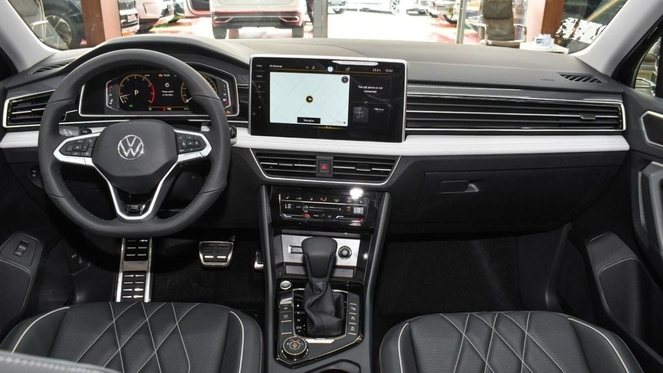 Volkswagen Tiguan VOLKSWAGEN TIGUAN R-LINE 2.0L TURBO 4-CYLINDER 2024