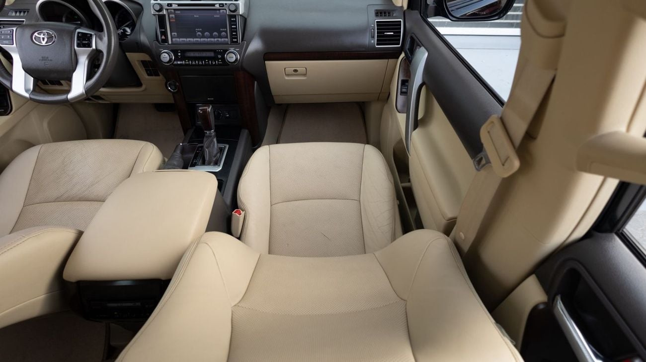 Toyota Prado VXR 4.0L 4WD Toyota Land Cruiser Prado 2017 GCC specs for 1,704.00 AED monthly
