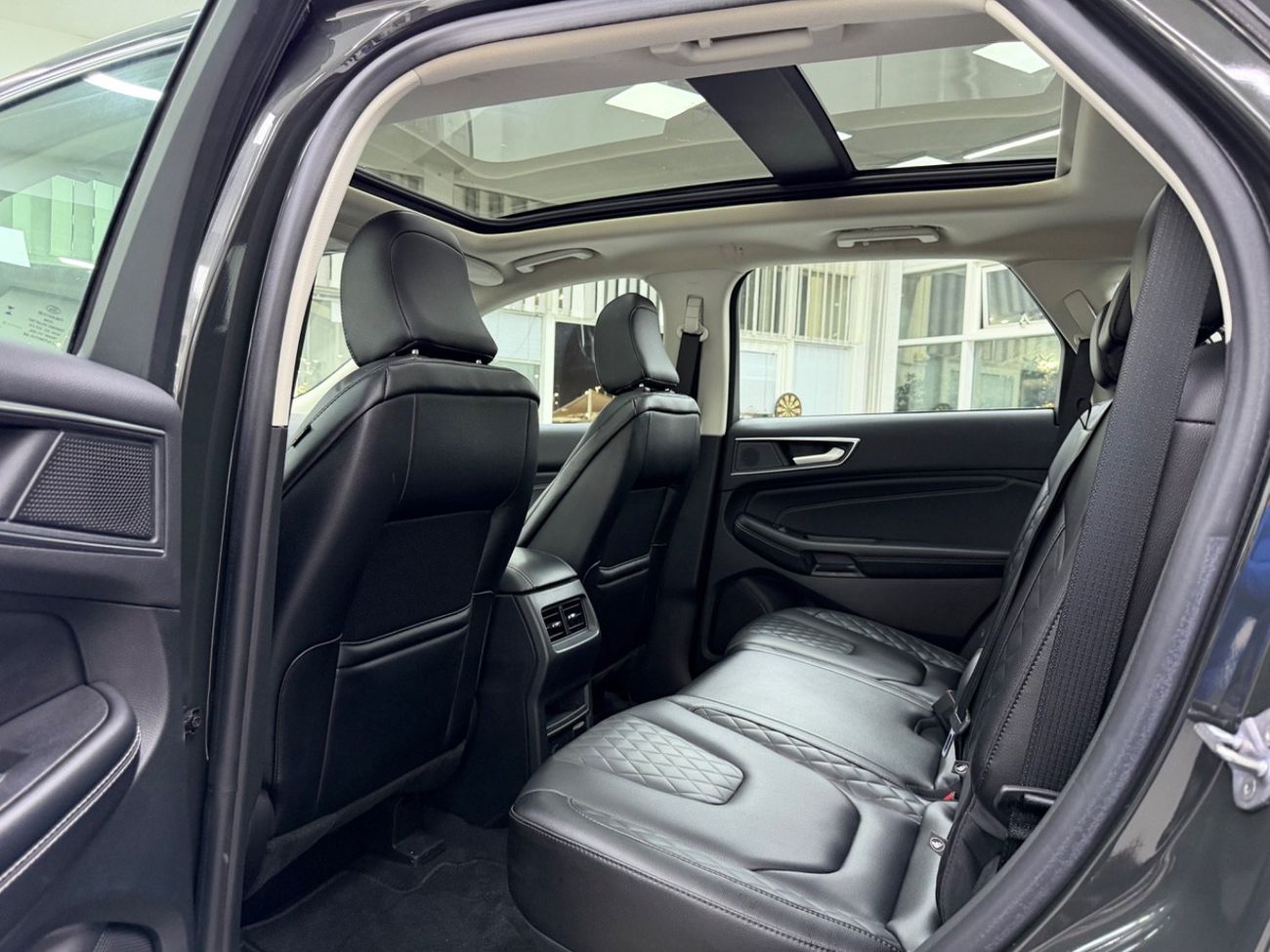 فورد إدج GCC .. Brand New .. Titanium .. Top Range