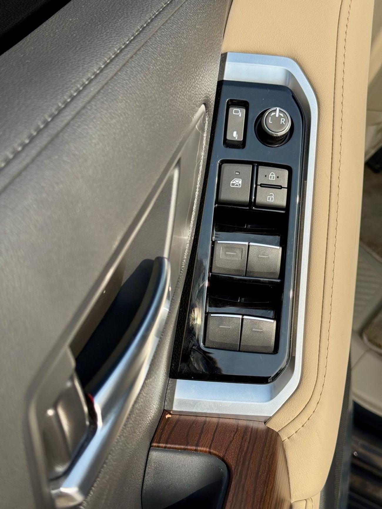 تويوتا لاند كروزر GXR 3.5L