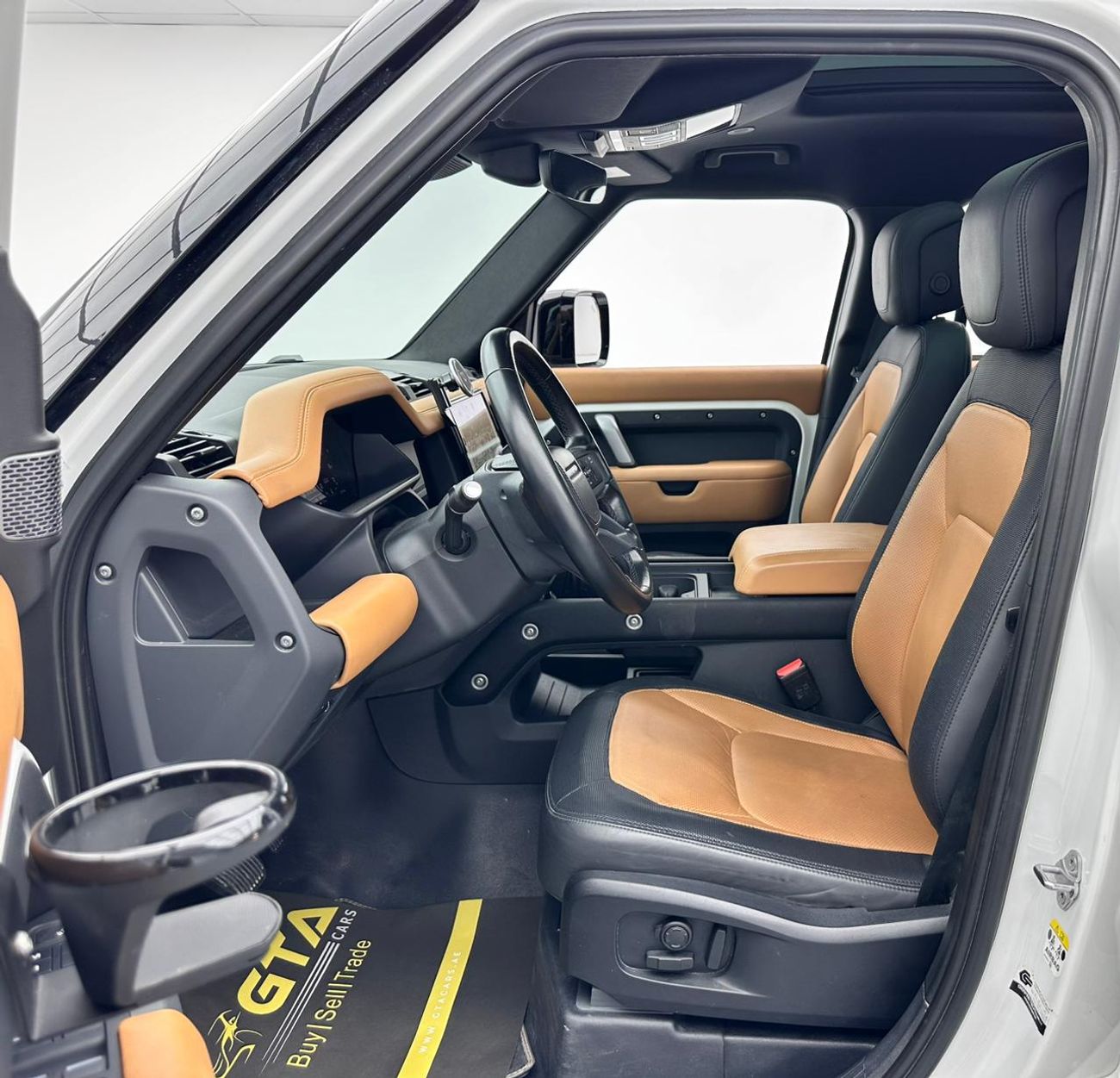 Land Rover Defender P400 110 SE 3.0L (5 Seater) 2023 Land Rover Defender 110 X-Dynamic P400, Jan/2027 Swiss Auto Warrant