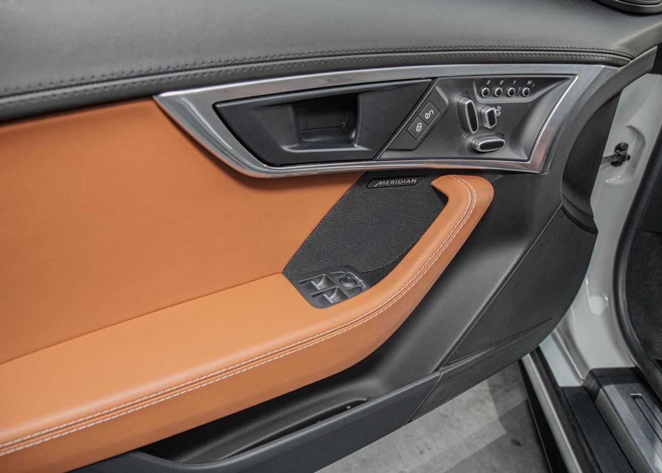 Jaguar F Type R-Dynamic 3.0L (377 HP) Coupe R-Dynamic S/C • 380 BHP V6 • Warranty + Service Contract Available