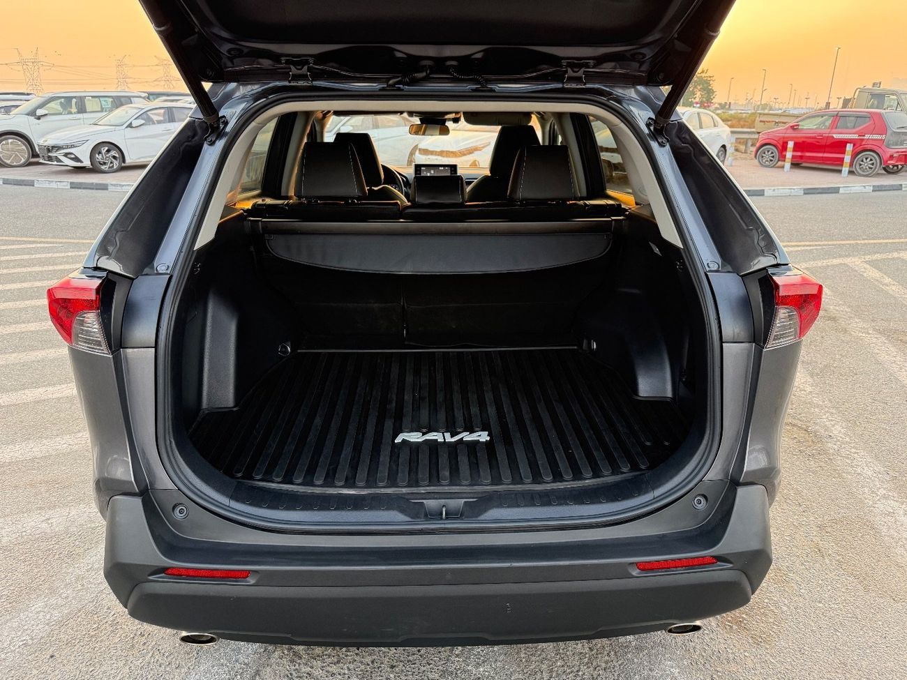 تويوتا راف ٤ XLE 2.5L