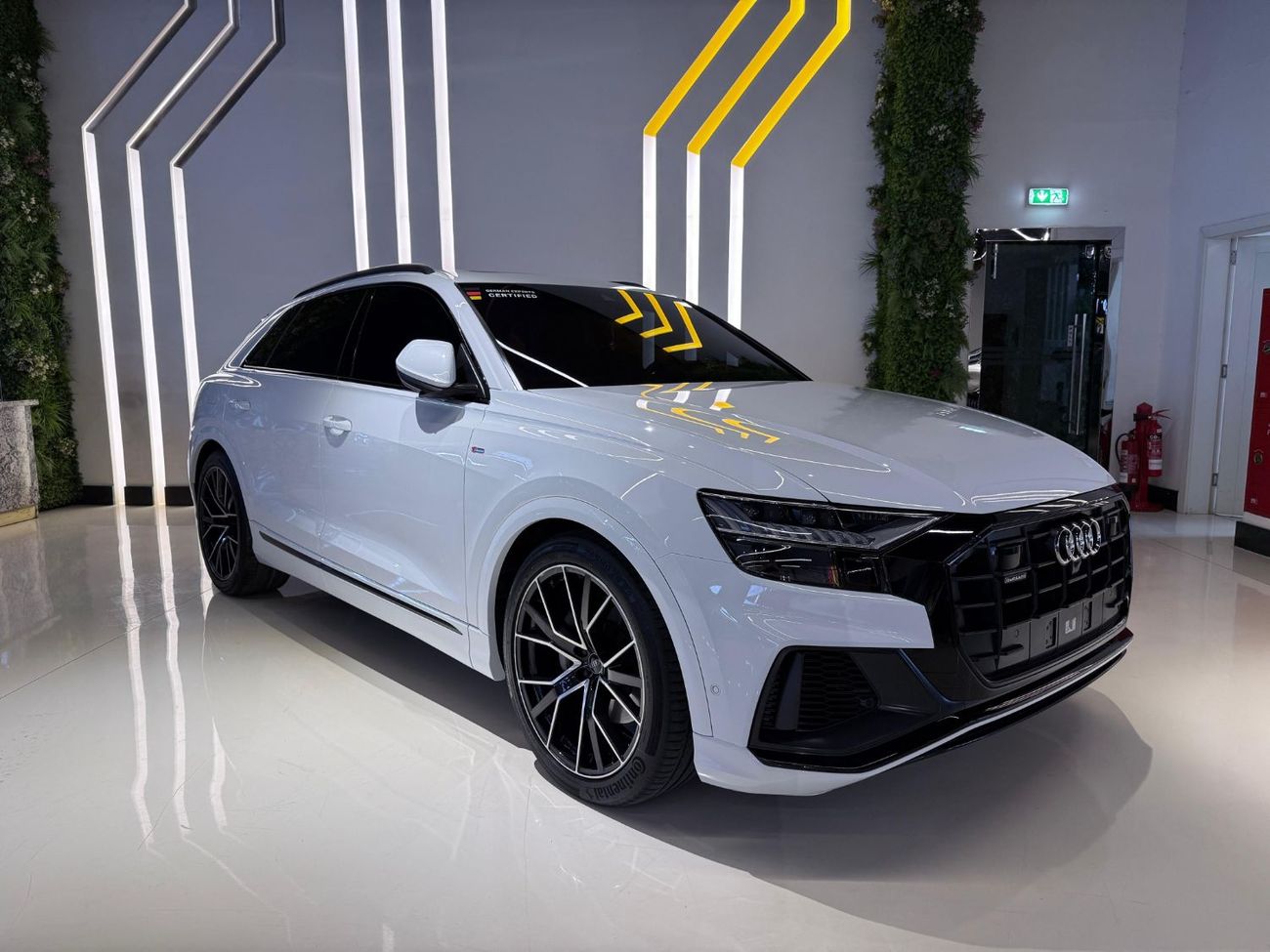 أودي Q8 55 TFSI quattro S-Line 3.0L (340 HP) 2020 Audi Q8 55 TFSI - GCC - Fully Loaded - Perfect Condition