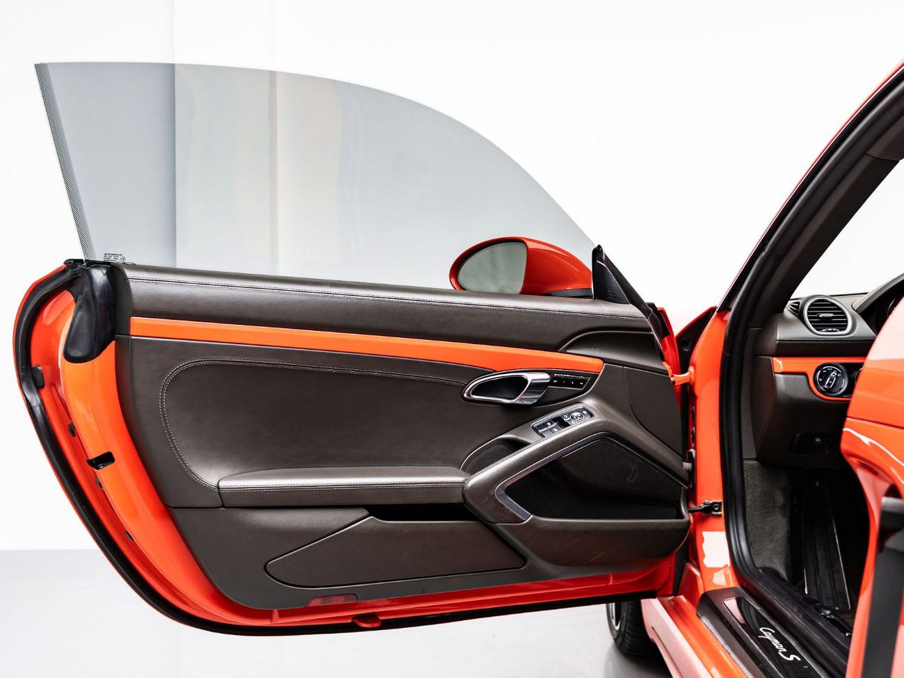 Porsche 718 Cayman S 2.5L A/T 2018 Porsche Cayman S, Porsche Warranty, Full Service History, Lava Orange, Low KMs, GCC