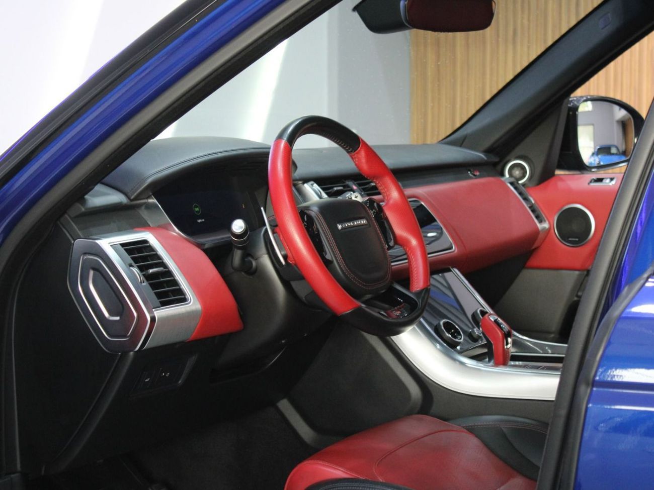 Land Rover Range Rover Sport SVR 5.0L (550 HP)