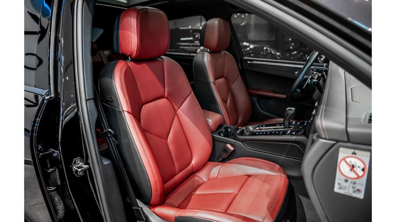 بورش ماكان 2023 Porsche Macan, 2025 Porsche Warranty, Full Service History, Sports Exhaust, Low Kms, GCC