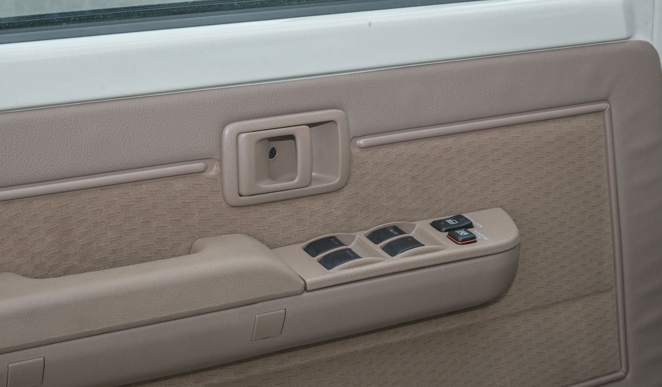 تويوتا لاند كروزر 70 LX V8 4.5L