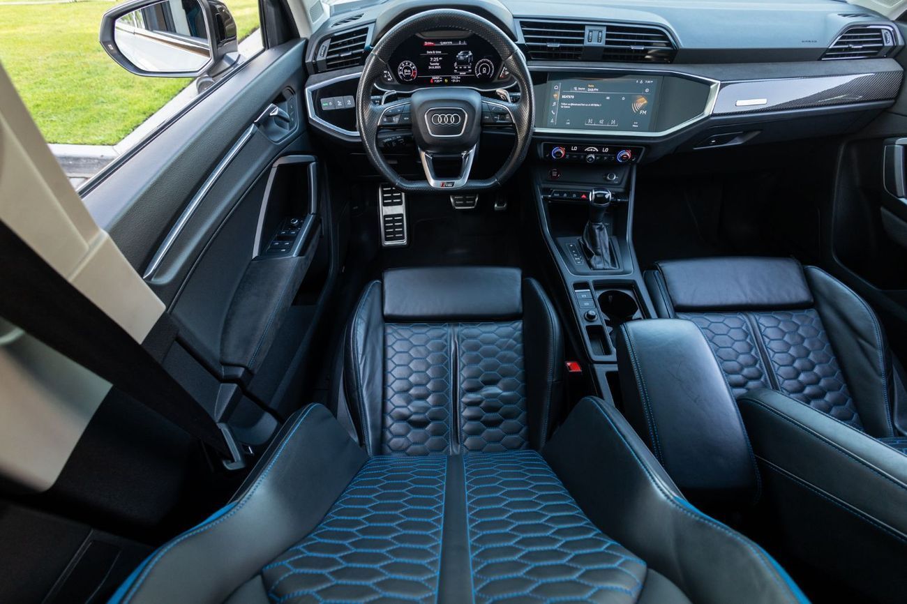 Audi RS Q3 TFSI quattro 2.5L SUV