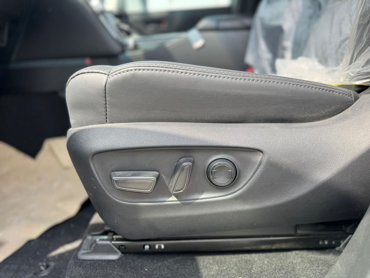 Toyota Land Cruiser GXR 4.0L 2023  EUROPEAN  SPECS WITHOUT SUNROOF