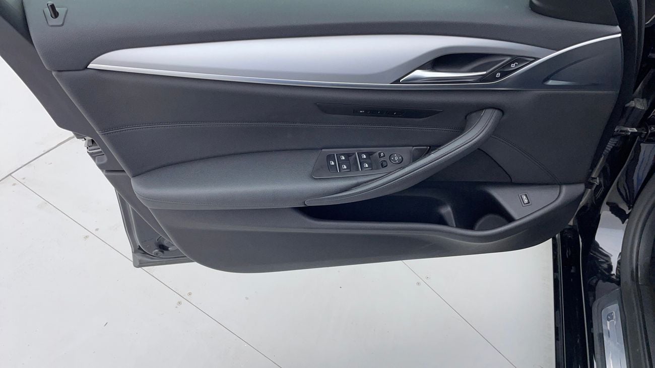 BMW 520i EXCLUSIVE 2 | Zero Down Payment | Home Test Drive