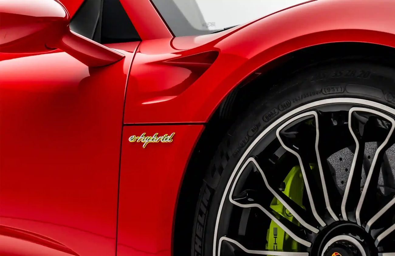 Porsche 918 Spyder 4.6L V8 N/A engine + emotor