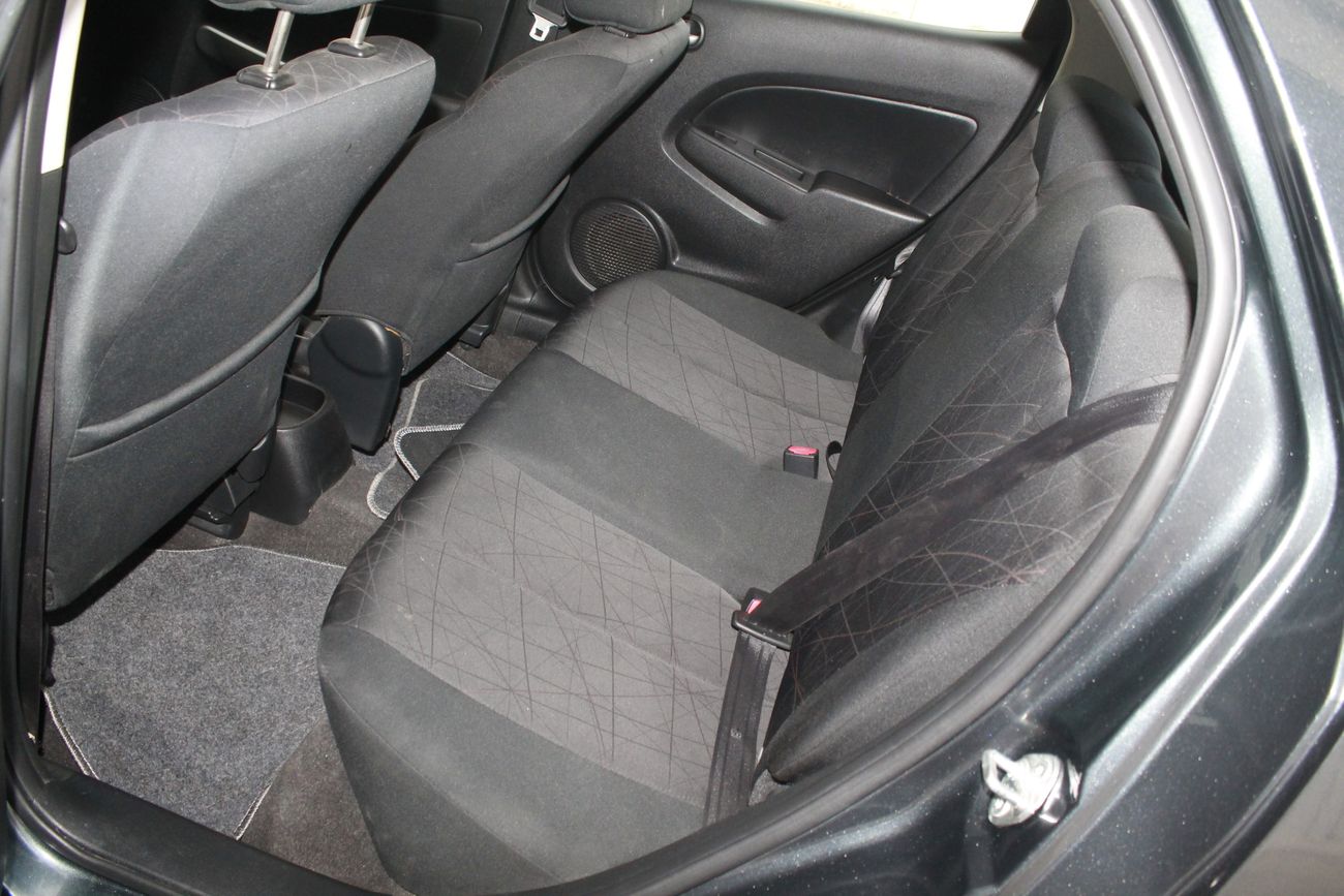 Mazda 2 1.5L 2015 MODEL WITH WARRANTY