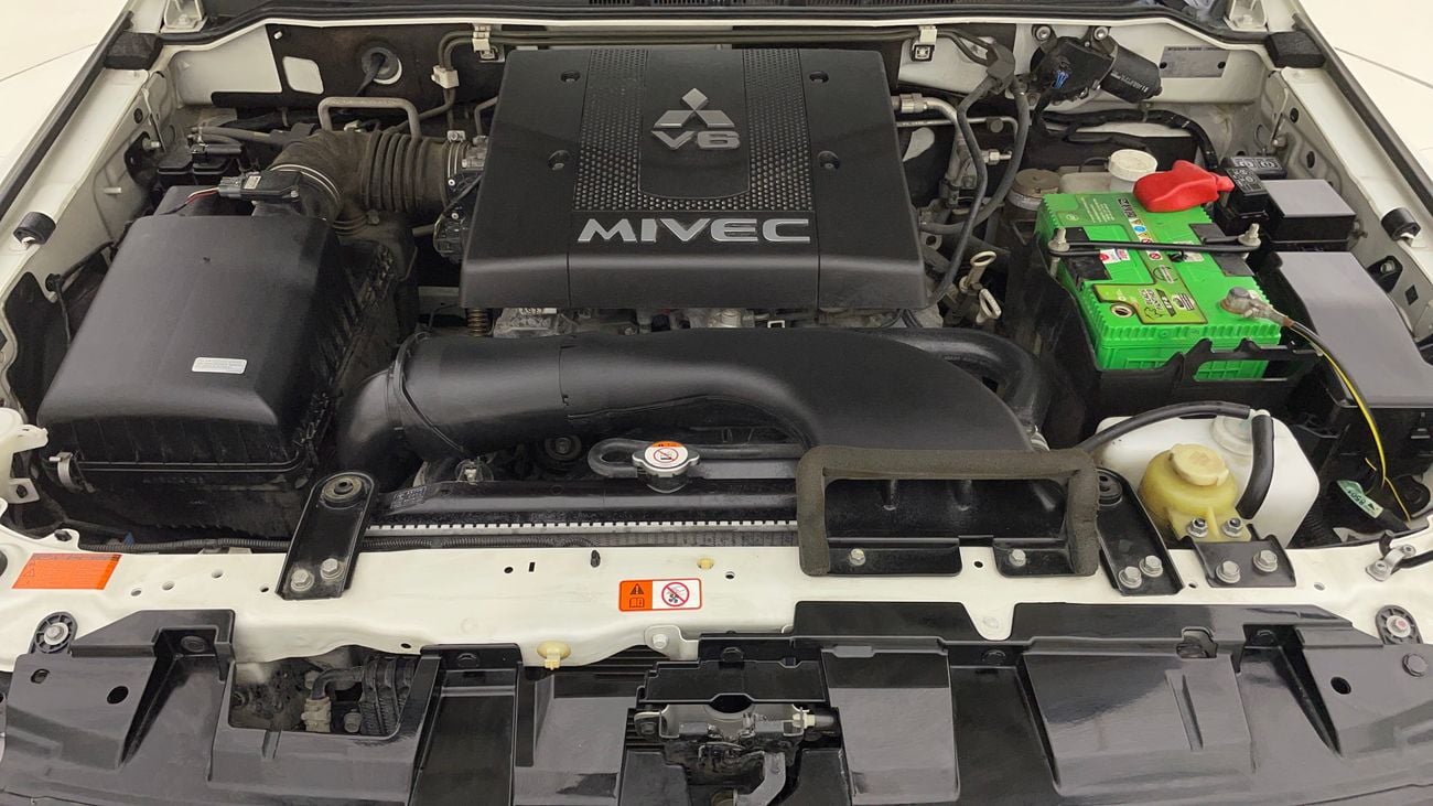 ميتسوبيشي باجيرو GLS HIGHLINE 3.8 | بدون دفعة مقدمة | اختبار القيادة في المنزل