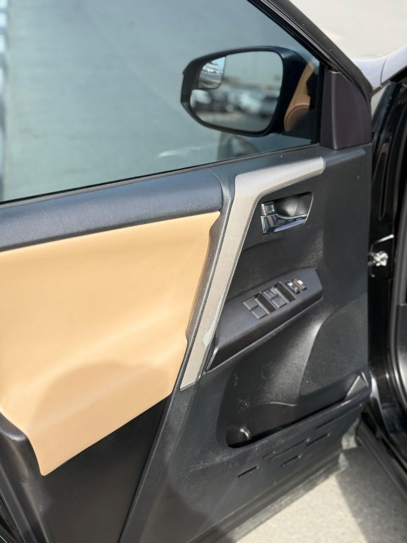 تويوتا راف ٤ XLE, leather seats, sunroof ,push start