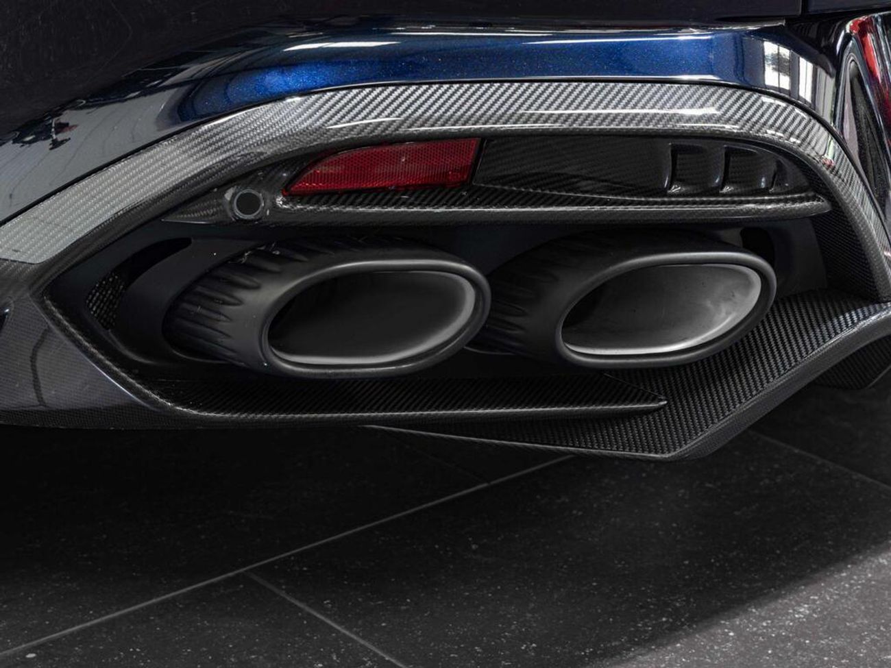 أستون مارتن فانتيج V12 Vanquish 5.2 V12 BiTurbo Auto Euro 6 (s/s) 2dr (EXPORT ONLY)