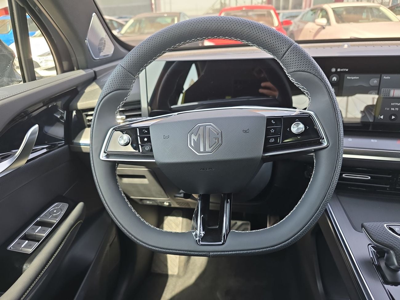 أم جي وھیل Luxury 2.0