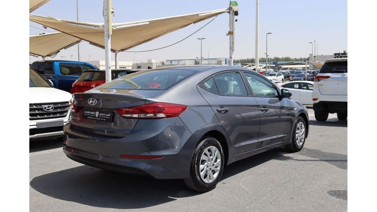 هيونداي إلانترا GL خالية من الحوادث - خليجي - فتحة سقف - مكينة 1600 سي سي - بحالة الوكالة من الداخل والخارج