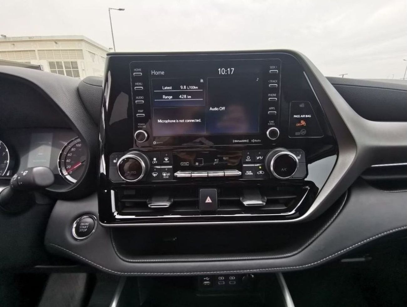 Toyota Highlander Toyota Highlander LE - 2022 - Black