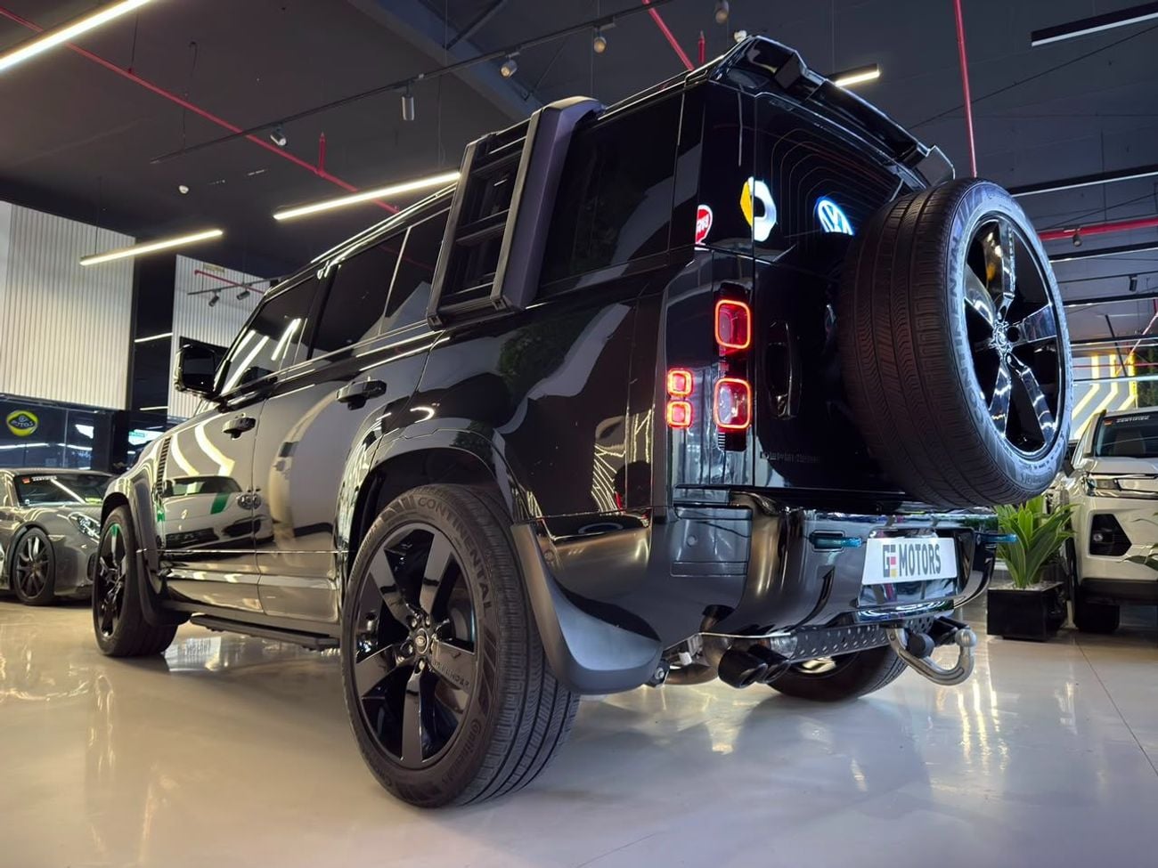 Land Rover Defender 110 HSE P525 2025 Defender 110 V8 Edition P525 | 7,000 MP | 5 Years Warranty and Service