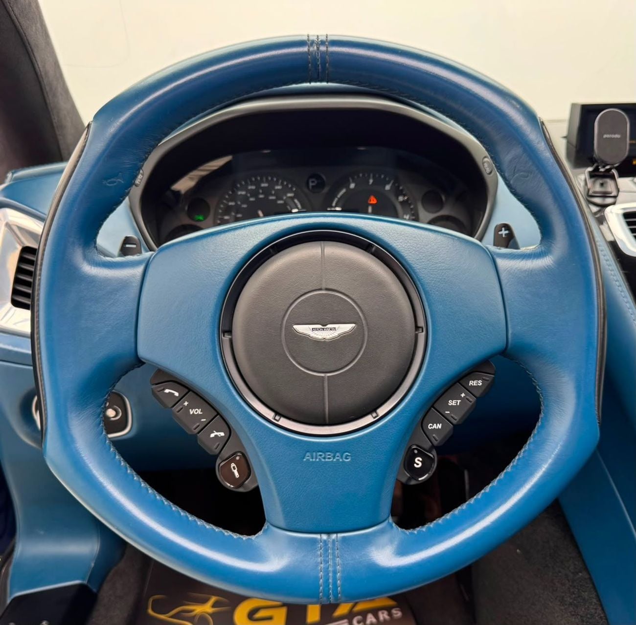 أستون مارتن فانكويش 2015 Aston Martin Vanquish Volante, Aston Martin Service History, Excellent Condition, GCC