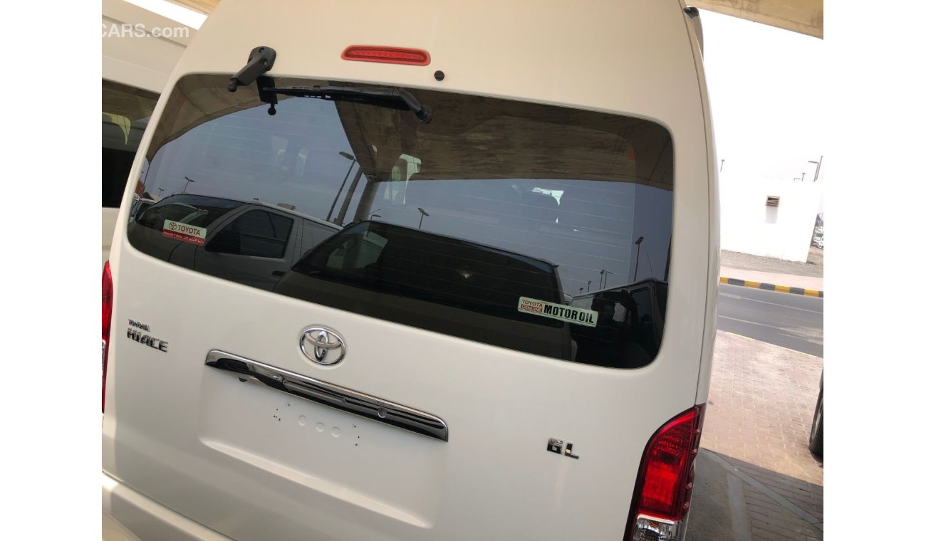 تويوتا هاياس Toyota Hiace Highroof bus 15 seater Diesel,Model:2015. Excellent condition