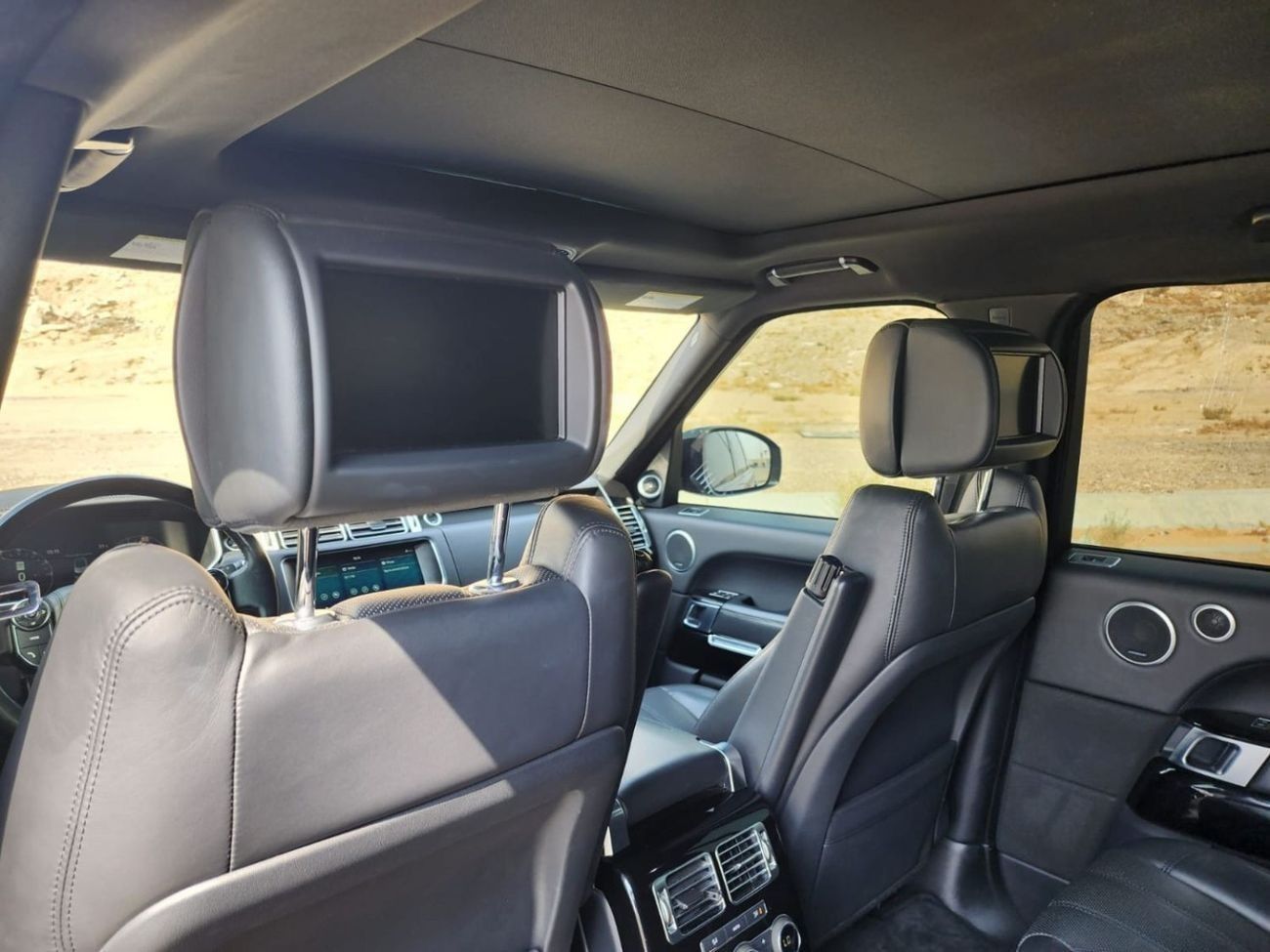 Land Rover Range Rover Vogue SE 5.0L 2017 LAND ROVER VOGUE LIMITED / FULL OPTION / ALREADY REGISTERED IN UAE