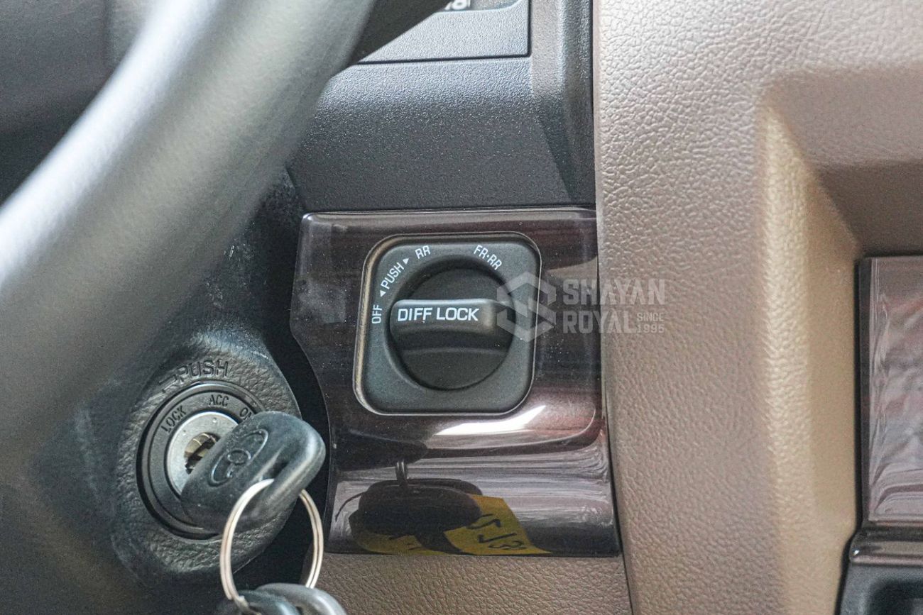 Toyota Land Cruiser Pick Up LC79 2.8L DIESEL STANDARD-E DC MT WITH DIFF-LOCK 2026MY