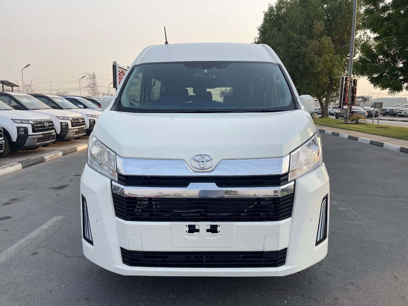 Toyota Hiace DLS -High Roof Commuter 2.8L A/T
