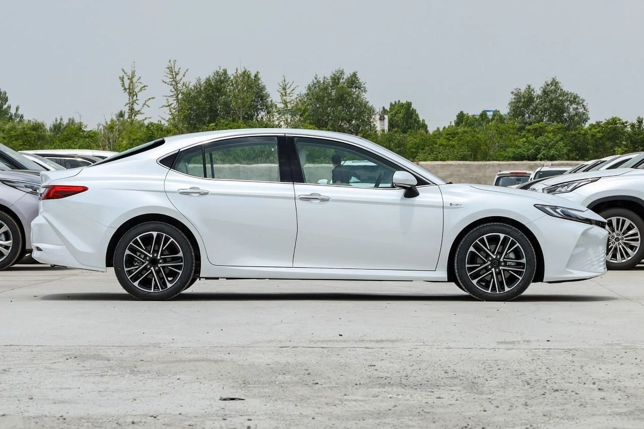 Toyota Camry 2.5HG Hybrid Chinese Specs Export Price Can Be Register in UAE