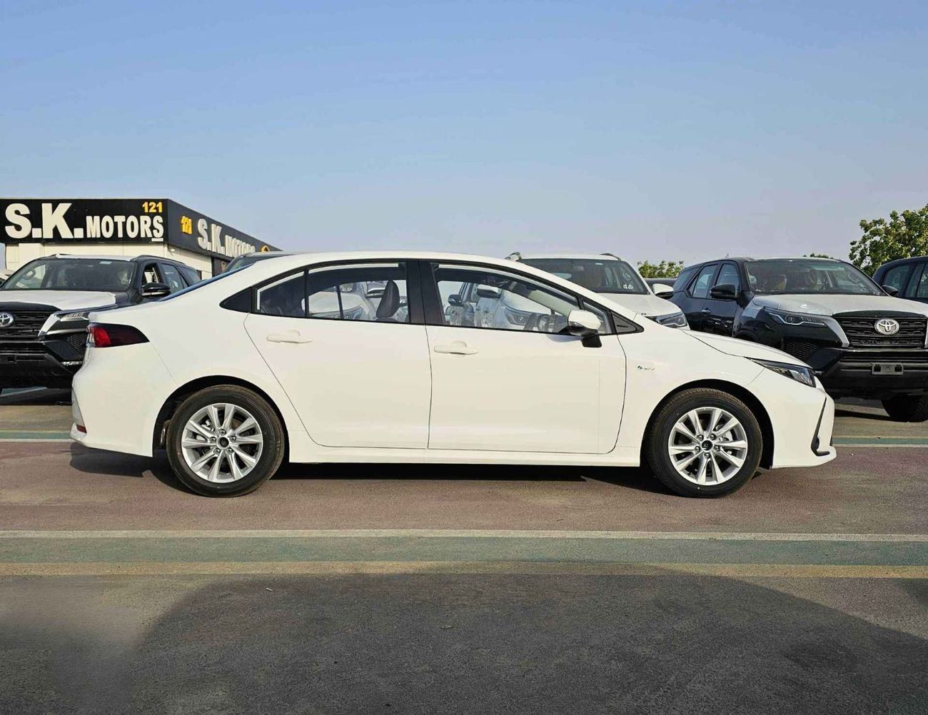 Toyota Corolla ELITE HYBRID / 1.8L V4 PETROL / LEATHER SEATS /PUSH START /DVD+CAMERA /SUNROOF (CODE#HYBRID ELITE)