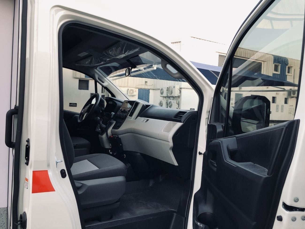 تويوتا هاياس GL DX V6 3.5L Petrol Ambulance Conversion