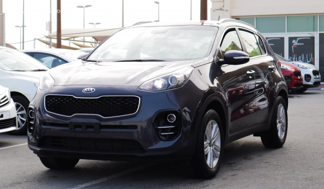 كيا سبورتيج Pre-owned Kia Sportage for sale in Sharjah. Grey/Silver 2018 model, available at Wael Al Azzazi Shar