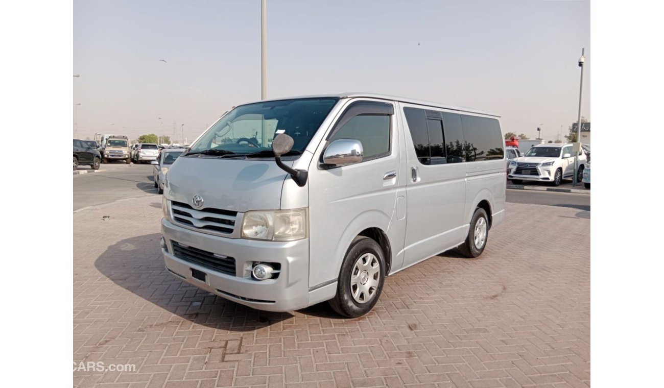 تويوتا هاياس TOYOTA HIACE VAN RIGHT HAND DRIVE (PM1612)