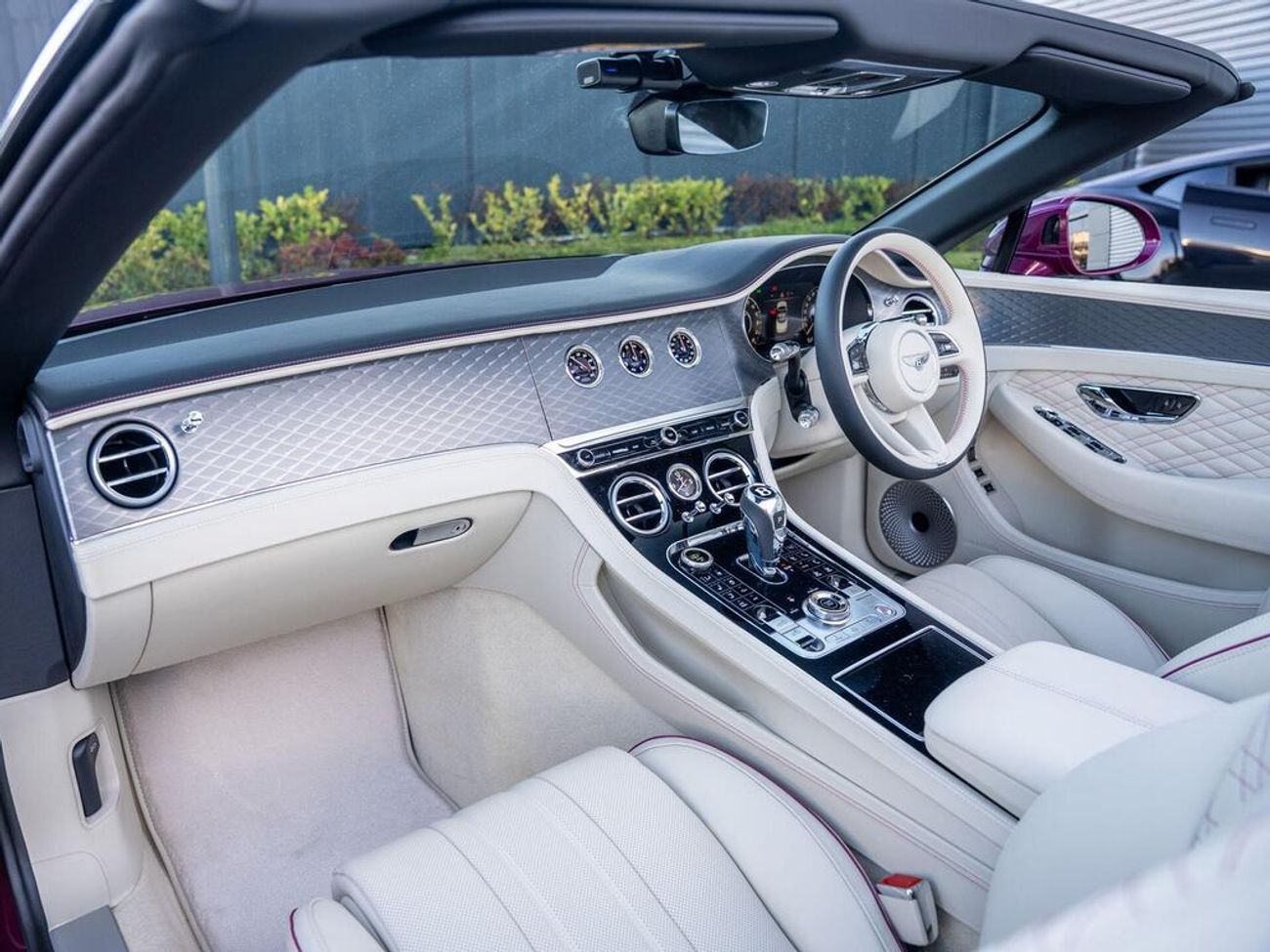 بنتلي كونتيننتال 4.0 V8 High-Performance 25.9kWh GTC Auto 4WD Euro 6 (s/s) 2dr (EXPORT ONLY)