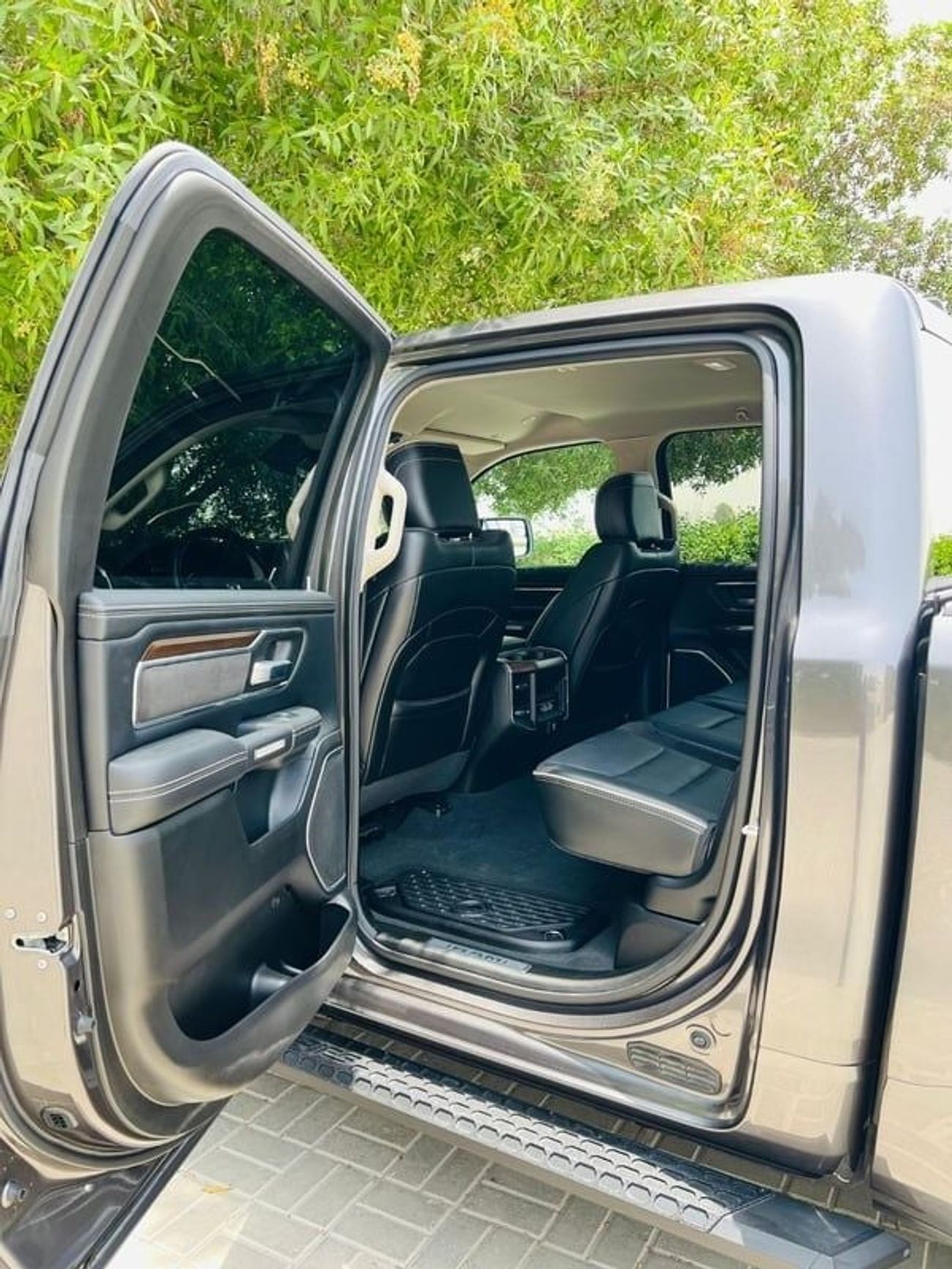 رام 1500 Laramie Crew Cab 5.7L