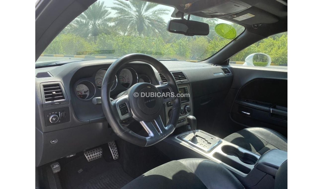 دودج تشالينجر 2014 Dodge Challenger SRT8 (LC), 2dr Coupe, 6.4L 8cyl Petrol, Automatic, Rear Wheel Drive