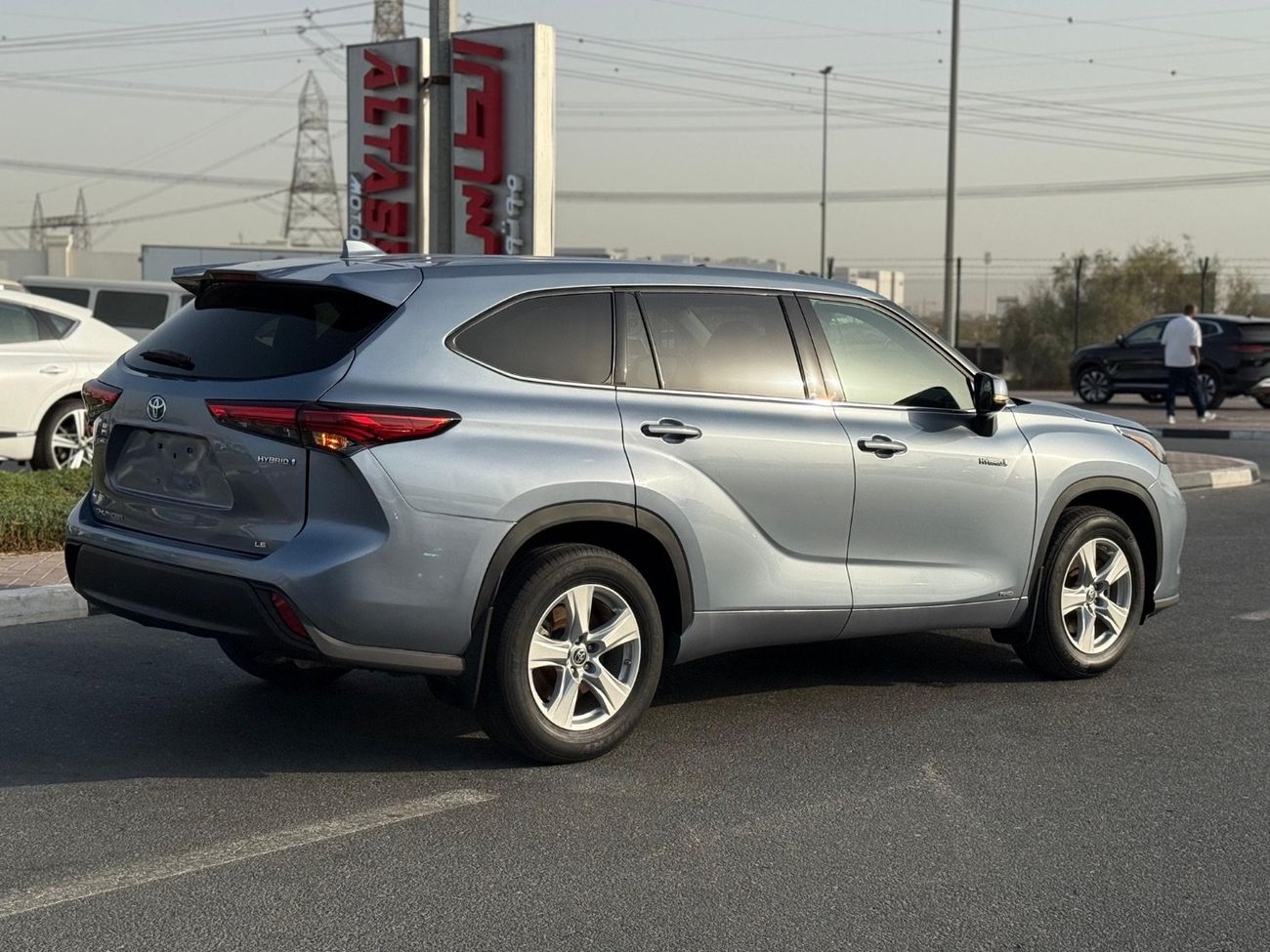 Toyota Highlander Hybrid leather seats,push start,blind spot