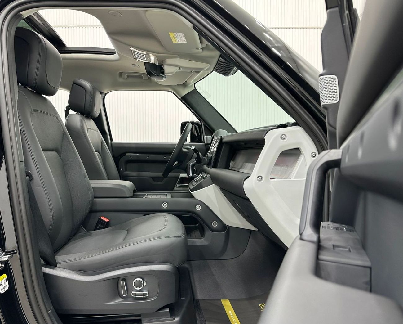 Land Rover Defender 2023 Land Rover Defender P400, May 2025 Warranty