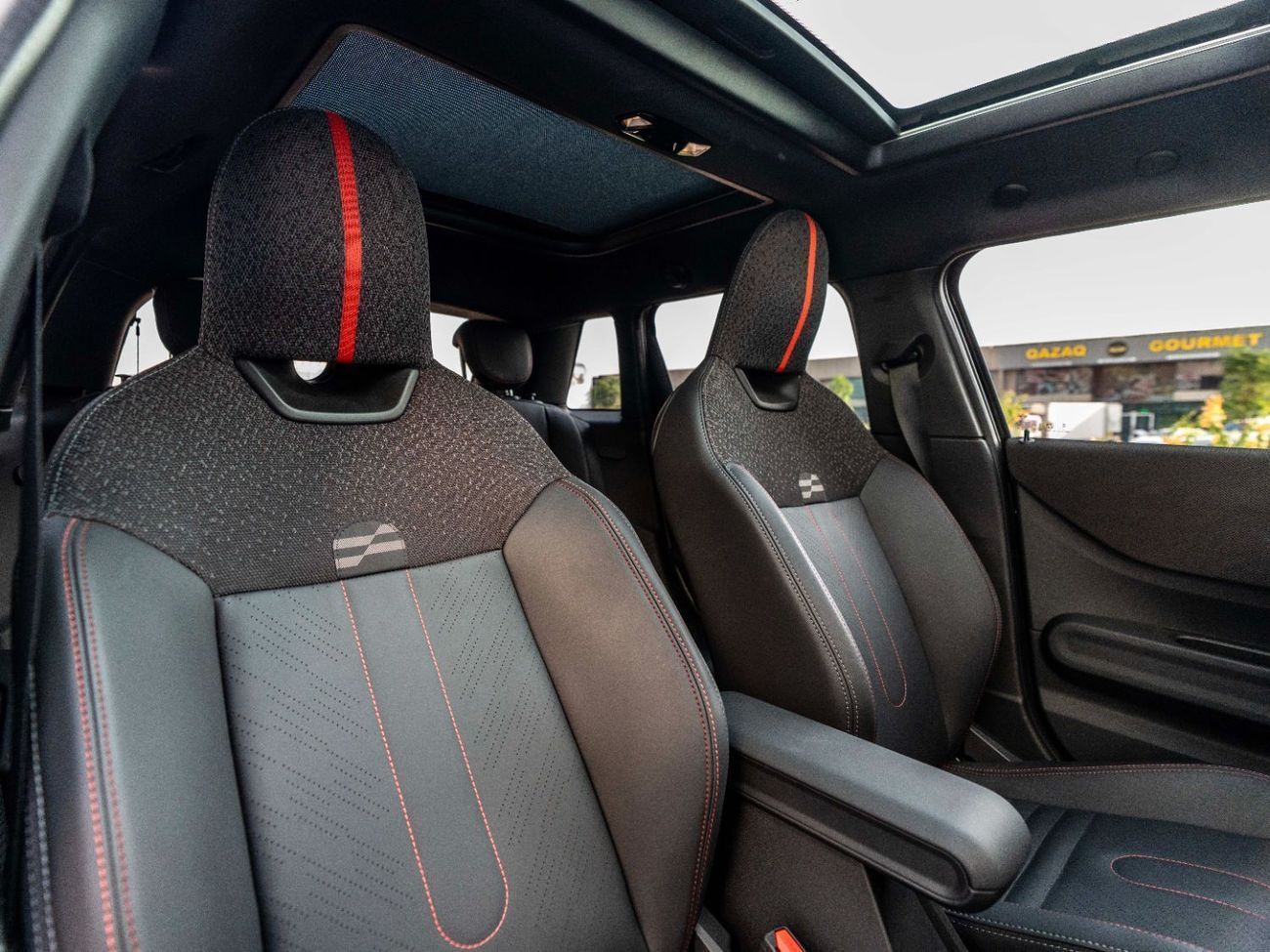 ميني كوبر إس S with John Cooper Works Kit