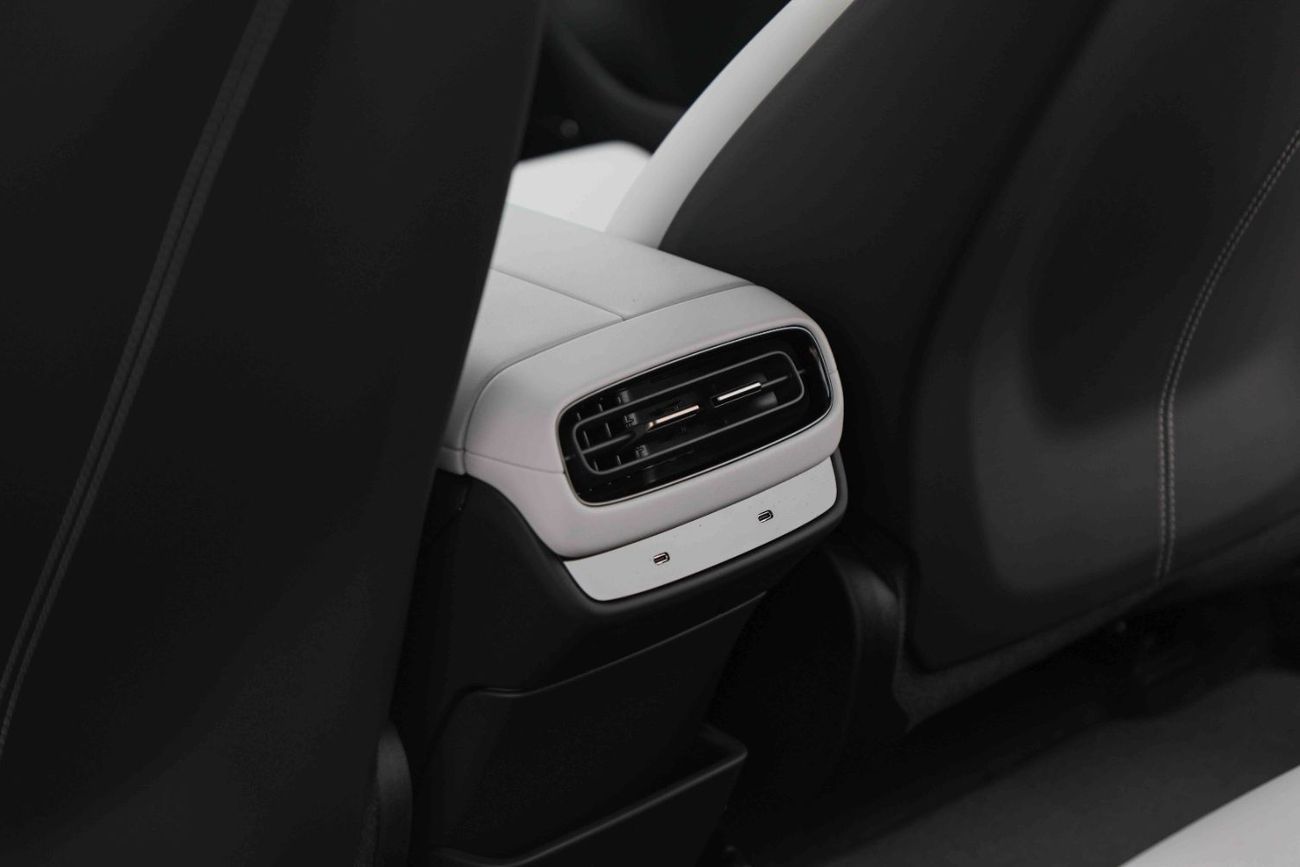 شاومى SU7 2025 Xiaomi SU7 Max 20" Wheels - White Inside Grey