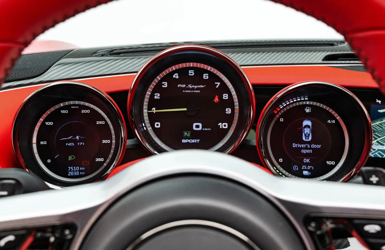 بورش 918 سبايدر 4.6L V8 N/A engine + Emotor